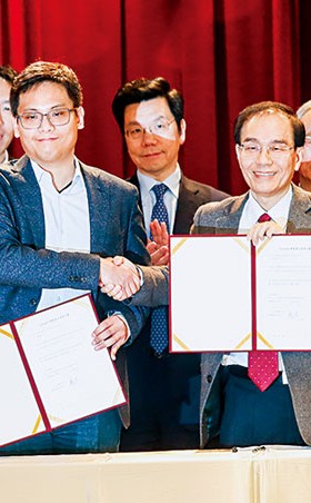 郭董砸百億拚AI 真能賺顧問財?