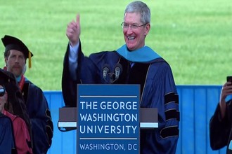 蘋果CEO庫克2015年喬治華盛頓大學畢業演講：人生苦短，別浪費生命在只求溫飽的工作上