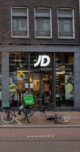 英國運動用品商JD Sports遭駭 千萬名客戶資料外洩