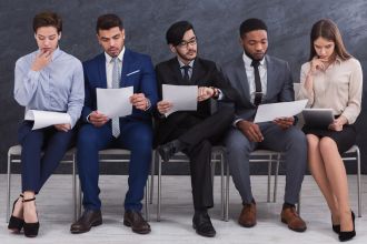 英國青年失業率飆升！專家教你五招突破求職困境